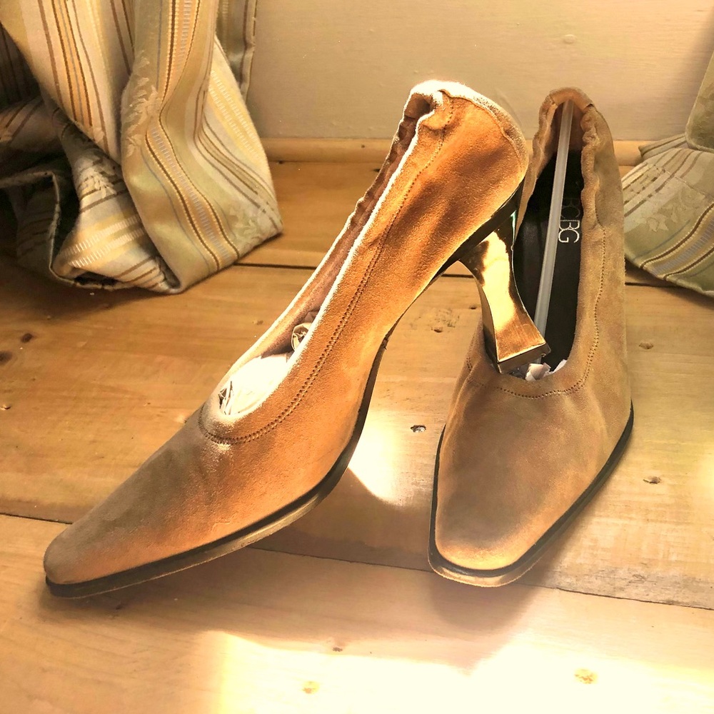 BCBG suede pumps
